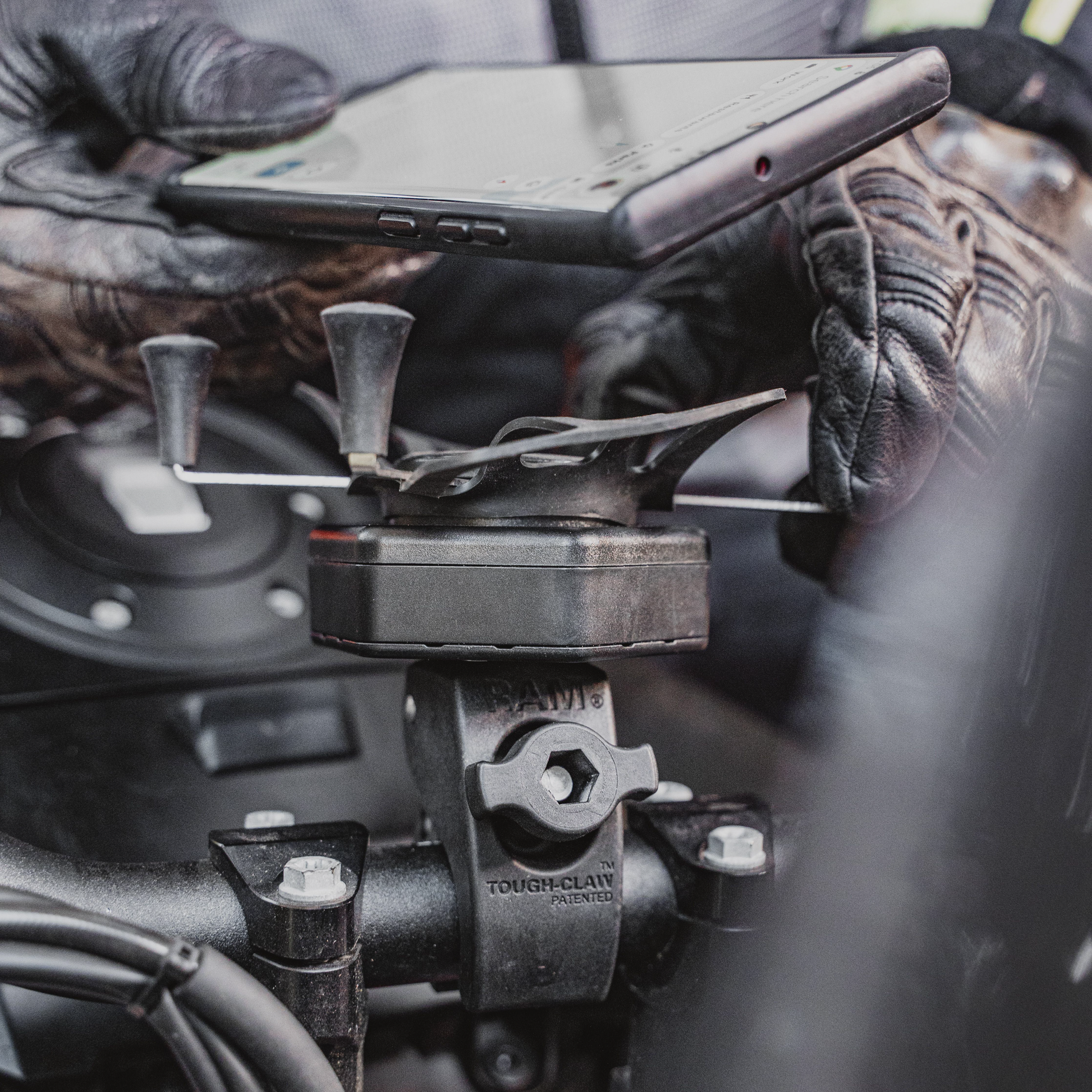 X Grip Vibe Safe L Phone Mount With Small Tough Claw