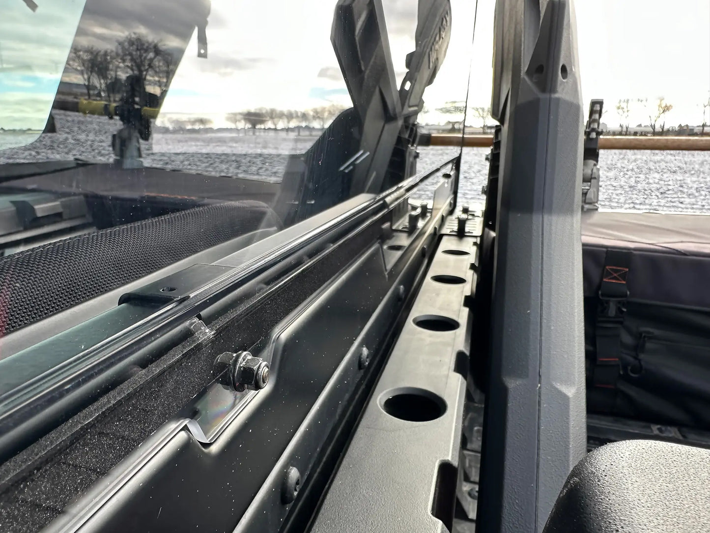 Rear Windshield Panel Pol
