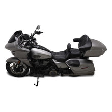 Mustang 23-24 HD CVO Rd Glide(ST), 2024 Rd Glide and Str Glide Deluxe Pass Seat - Black/Gray Stitch