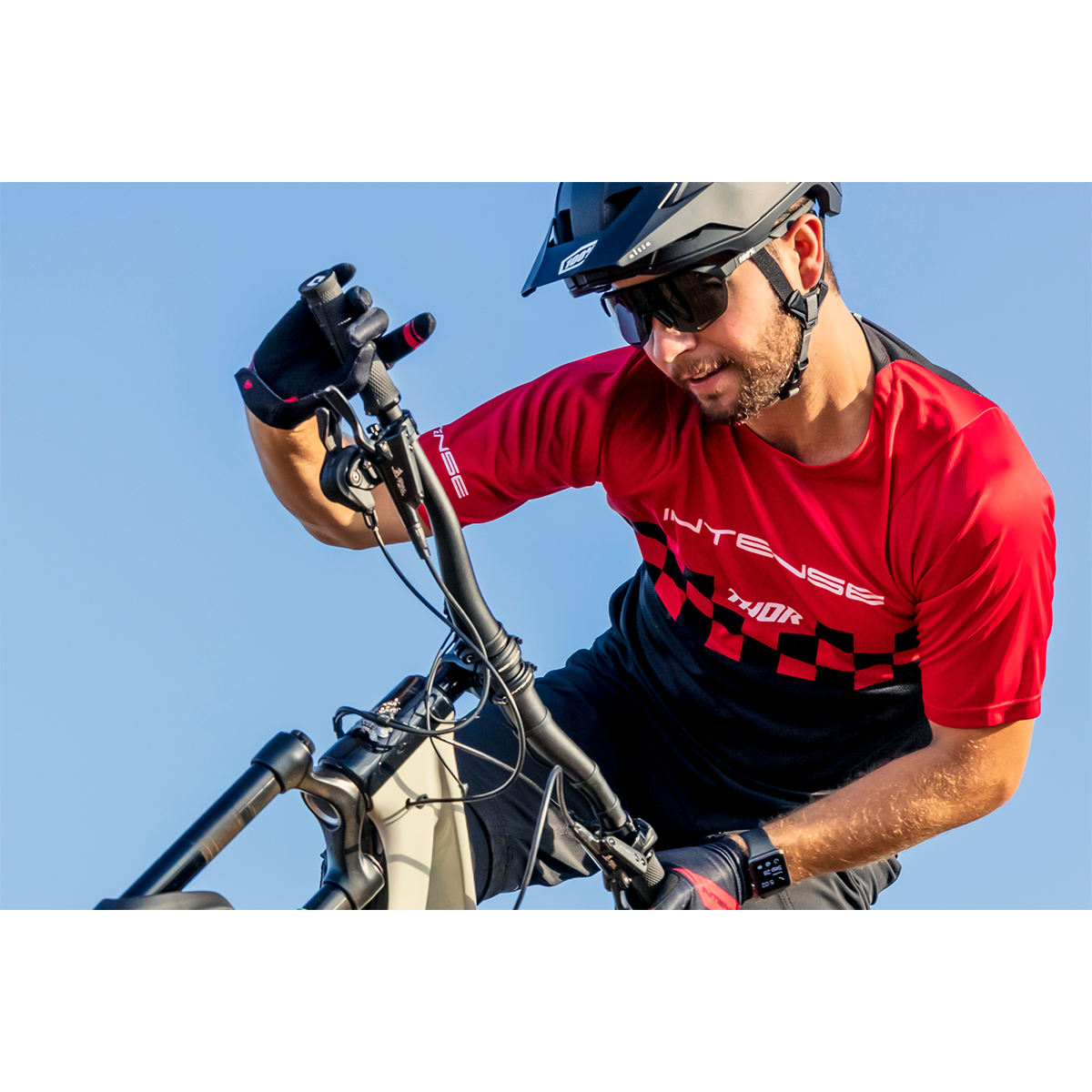 THOR Intense Assist Chex Short-Sleeve Jersey - Red/Black - Medium 5120-0140