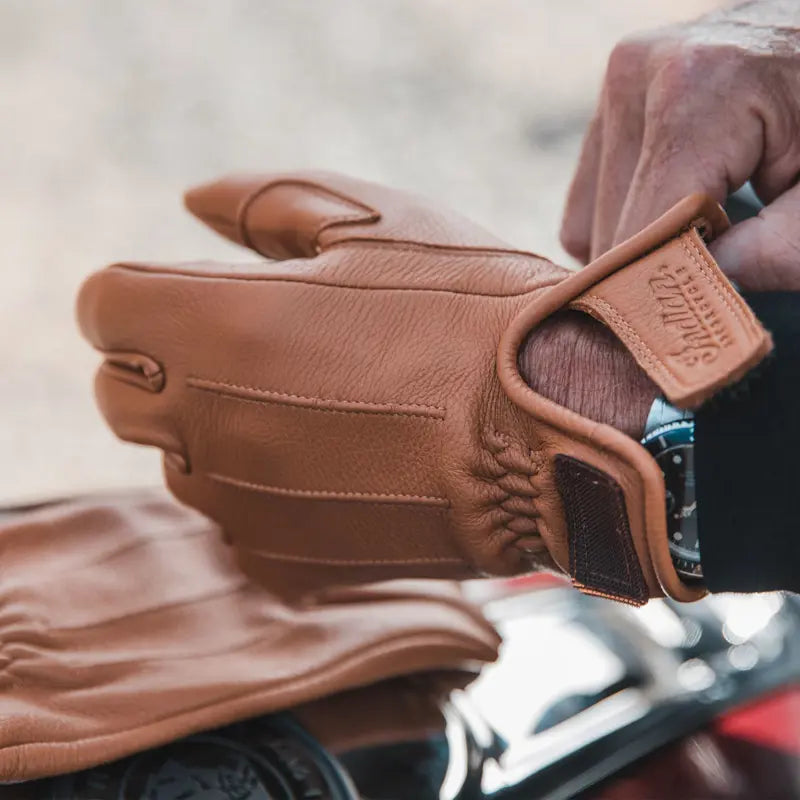 
                      
                        Indian Motorcycle Men's Deerskin Strap Glove, Tan 2860663
                      
                    