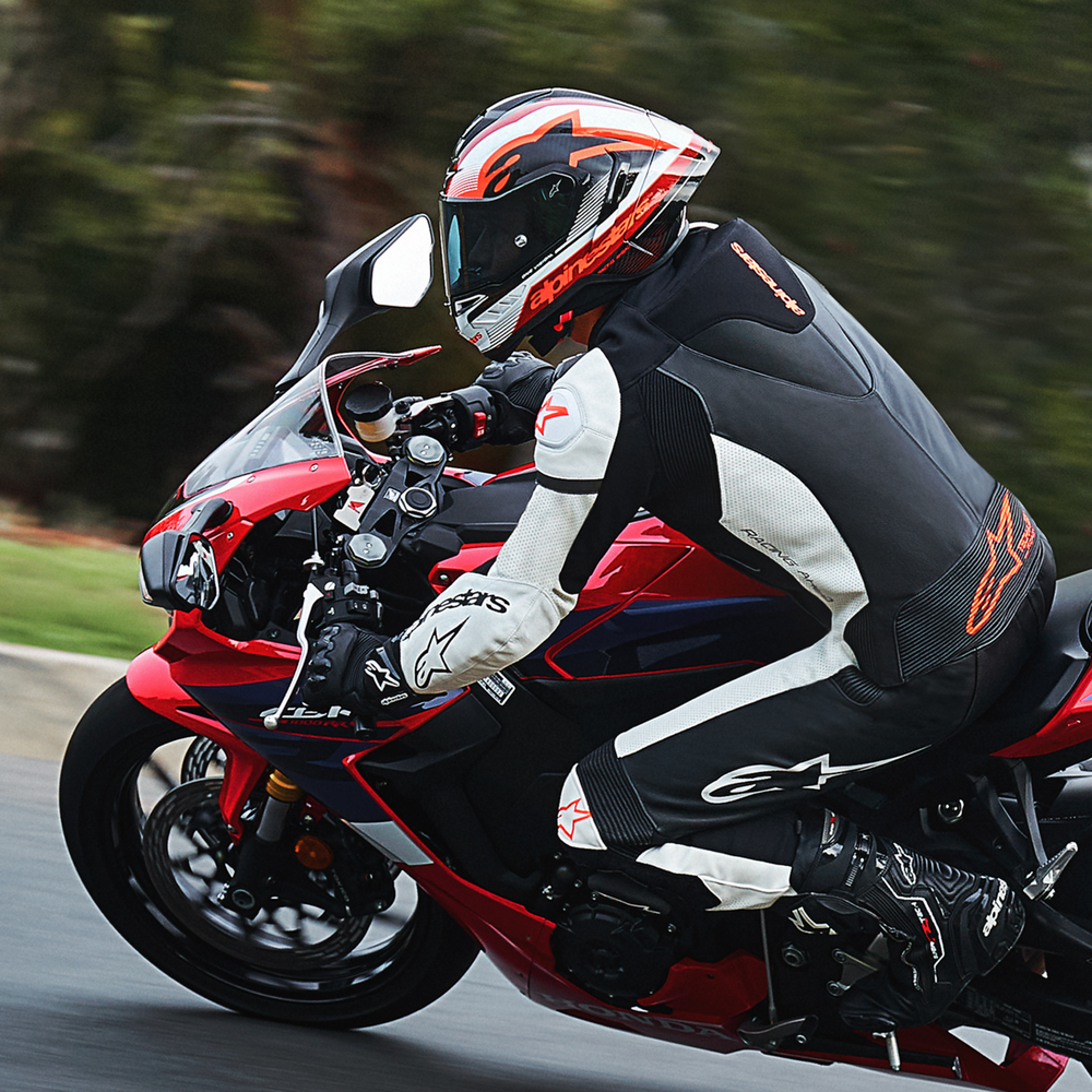 
                      
                        ALPINESTARS Supertech R10 Helmet - Team - Black/Carbon Red/Gloss White - 2XL 8200224-1352-XXL
                      
                    