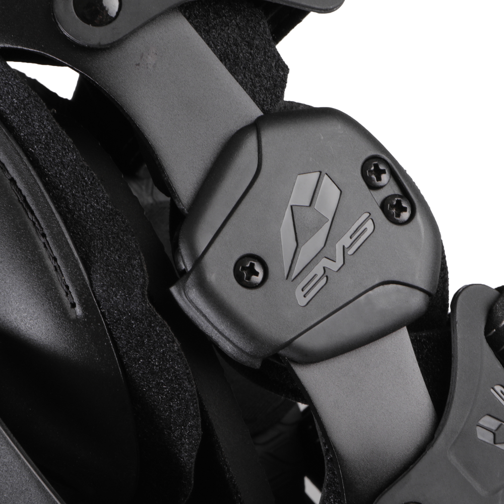 
                      
                        Axis Sport Knee Brace Pair Black/Black/Grey Sm
                      
                    