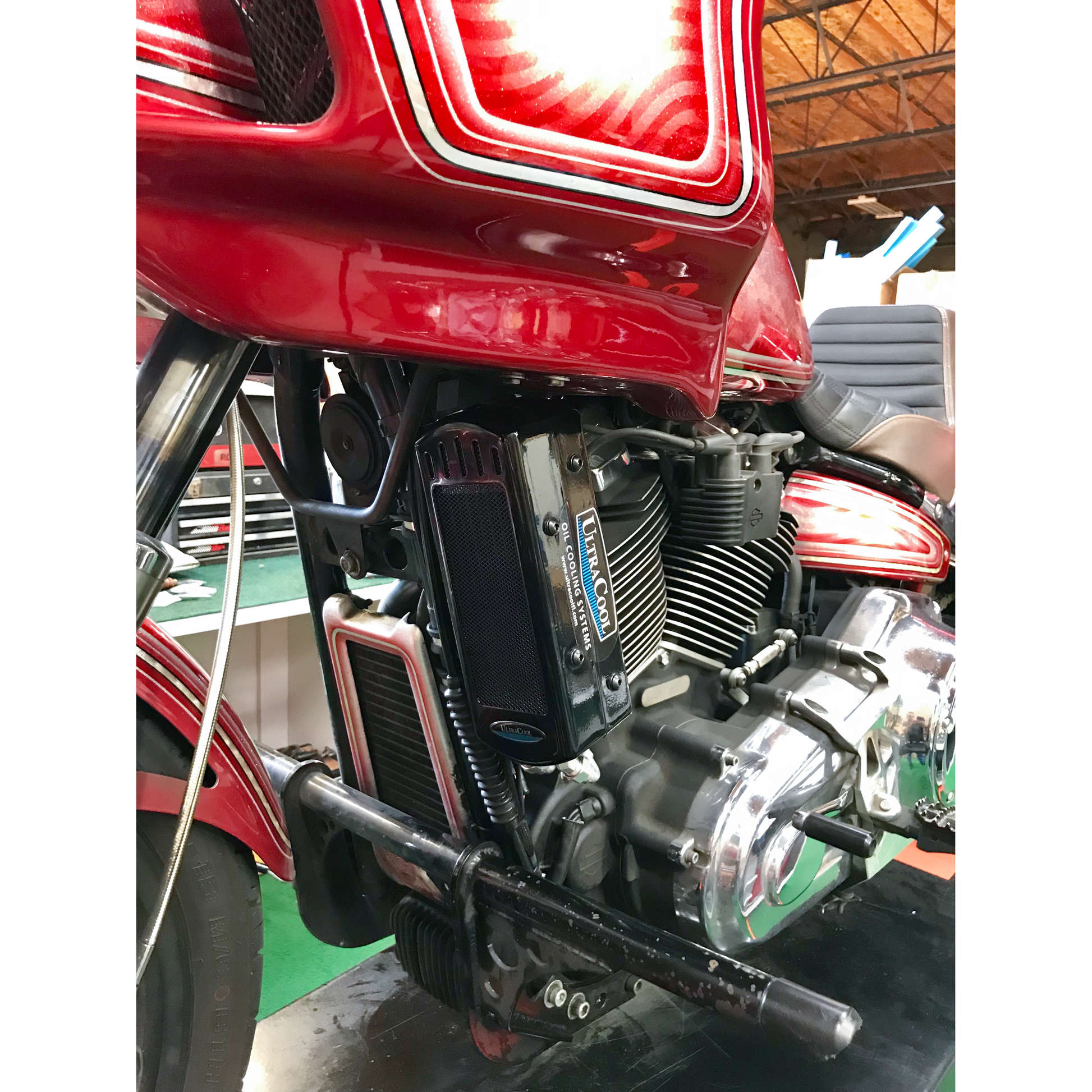 Side Mount Oil Cooler M8 Softail `17 23  Gloss Blk