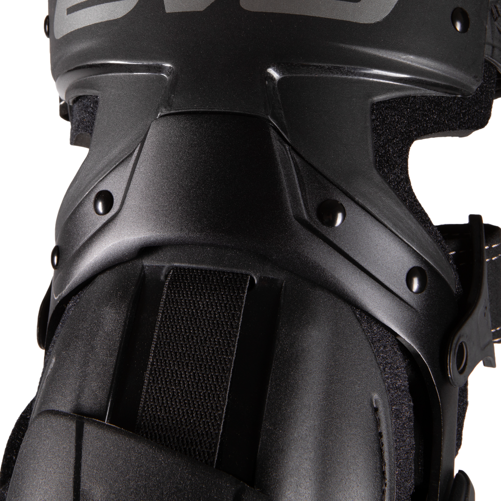 
                      
                        Axis Sport Knee Brace Pair Black/Black/Grey Lg
                      
                    