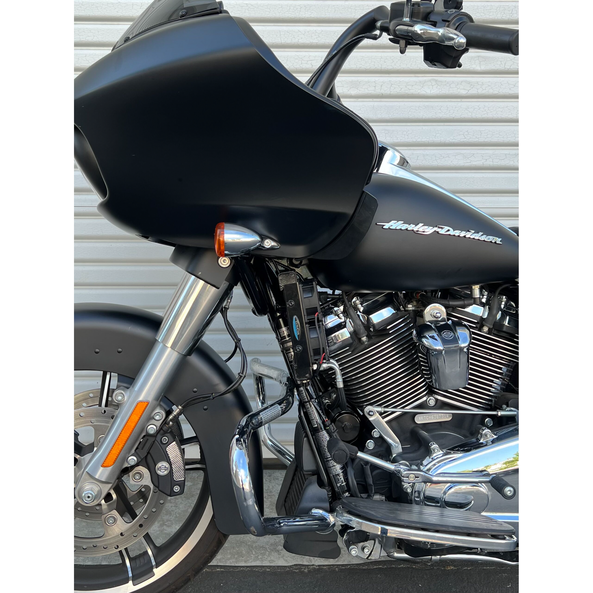 Oil Cooler M8 Touring `17 23 (Chopped Guard)