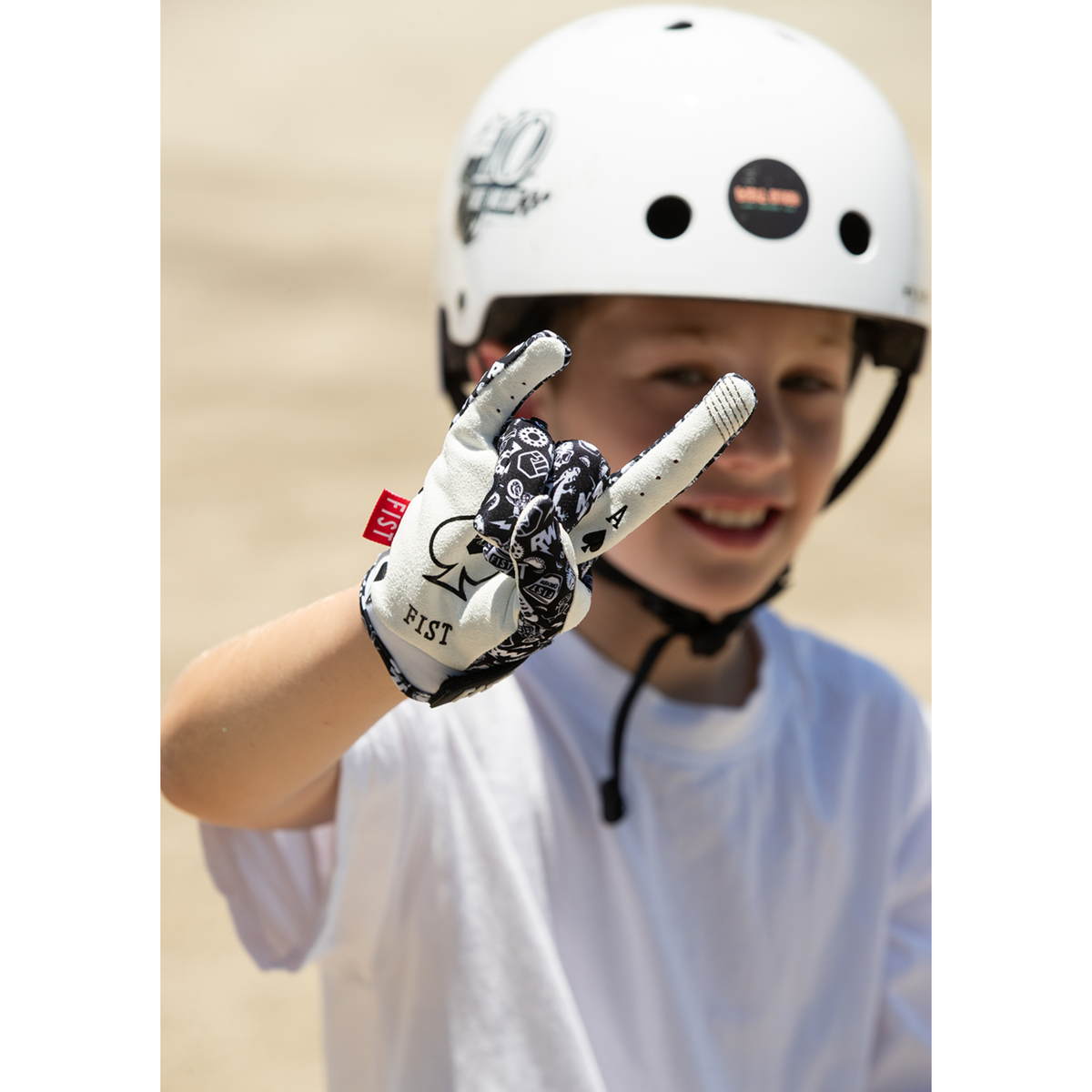 FIST HANDWEAR Youth Strapped R-Willy Ace Gloves - Medium F-GSY-01752-M
