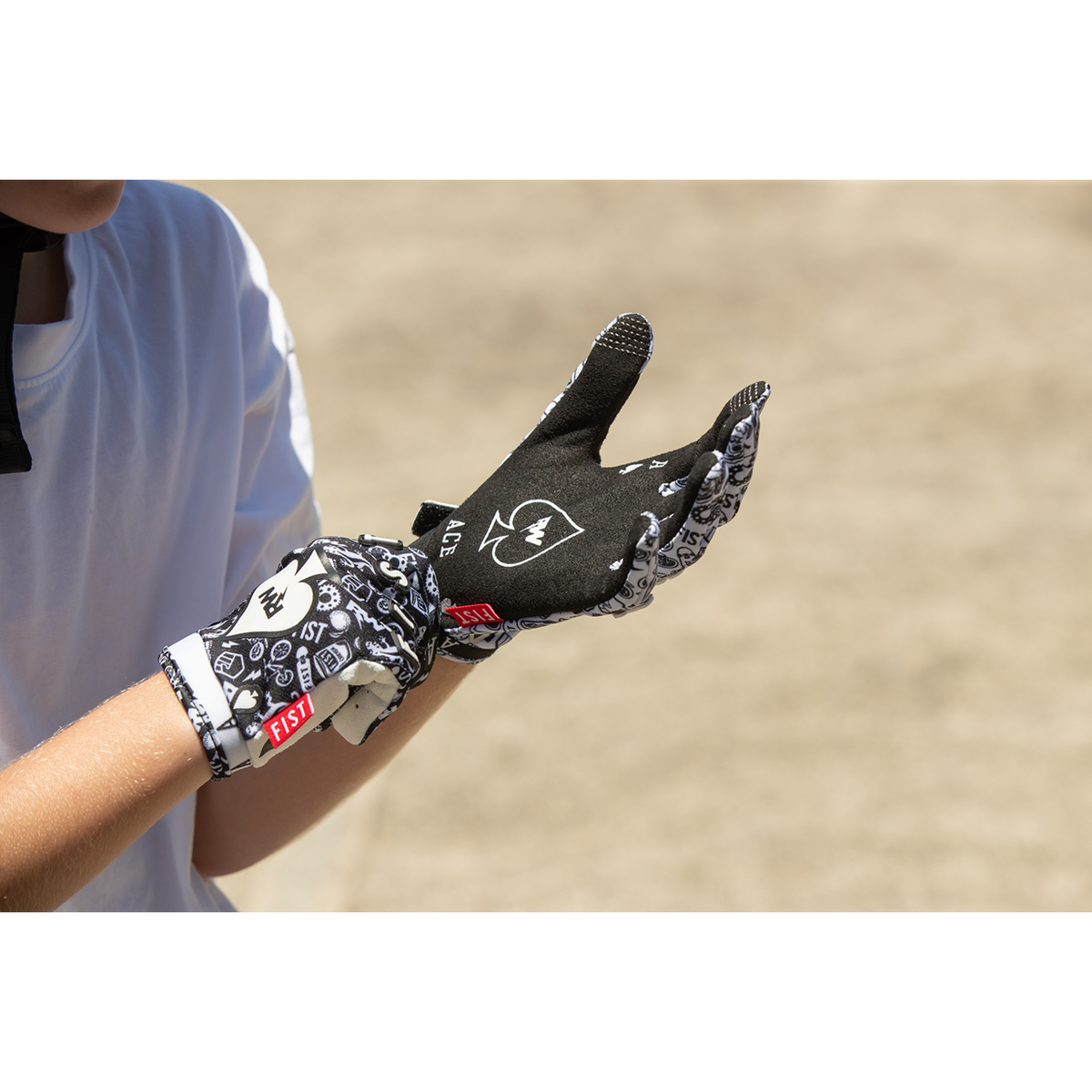 FIST HANDWEAR Youth Strapped R-Willy Ace Gloves - Large F-GSY-01752-L