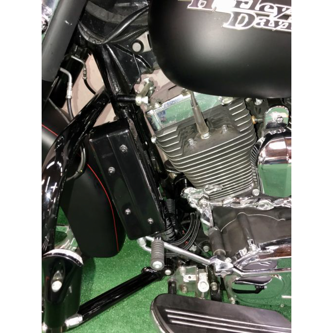 Side Mount Oil Cooler Tc Touring `09 16  Gloss Blk