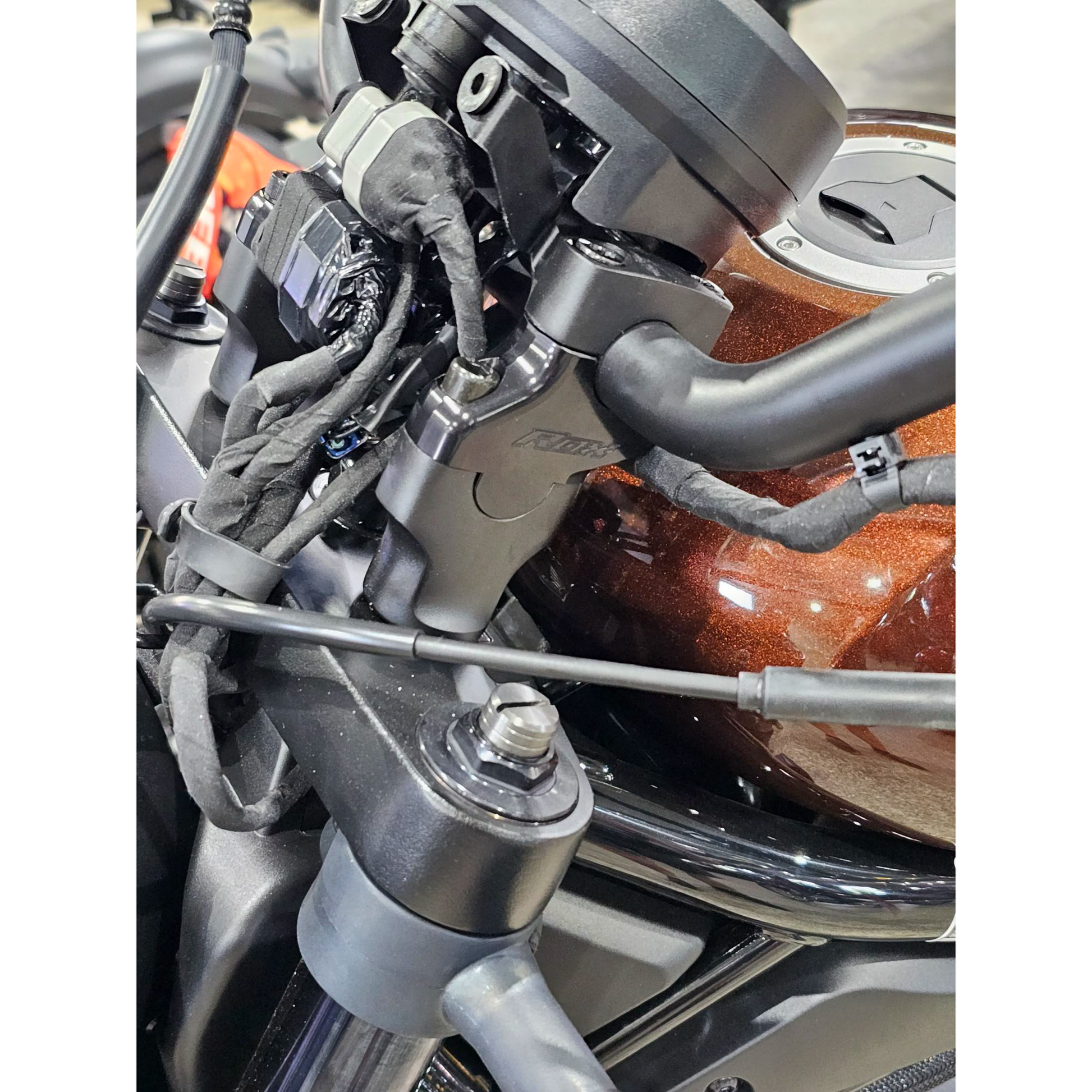 Handlebar Riser 1.5 In Black Hon