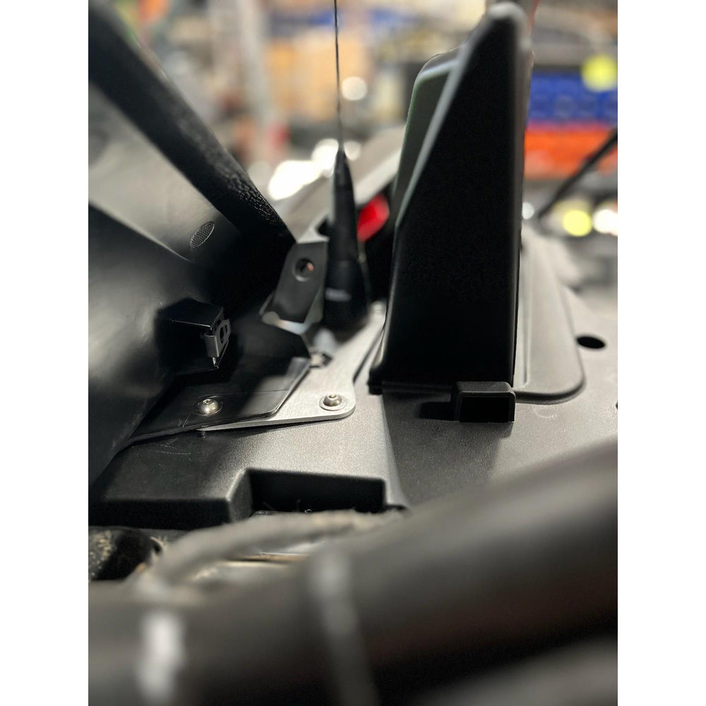 POLARIS TURBO R & PRO R ANTENNA MOUNT