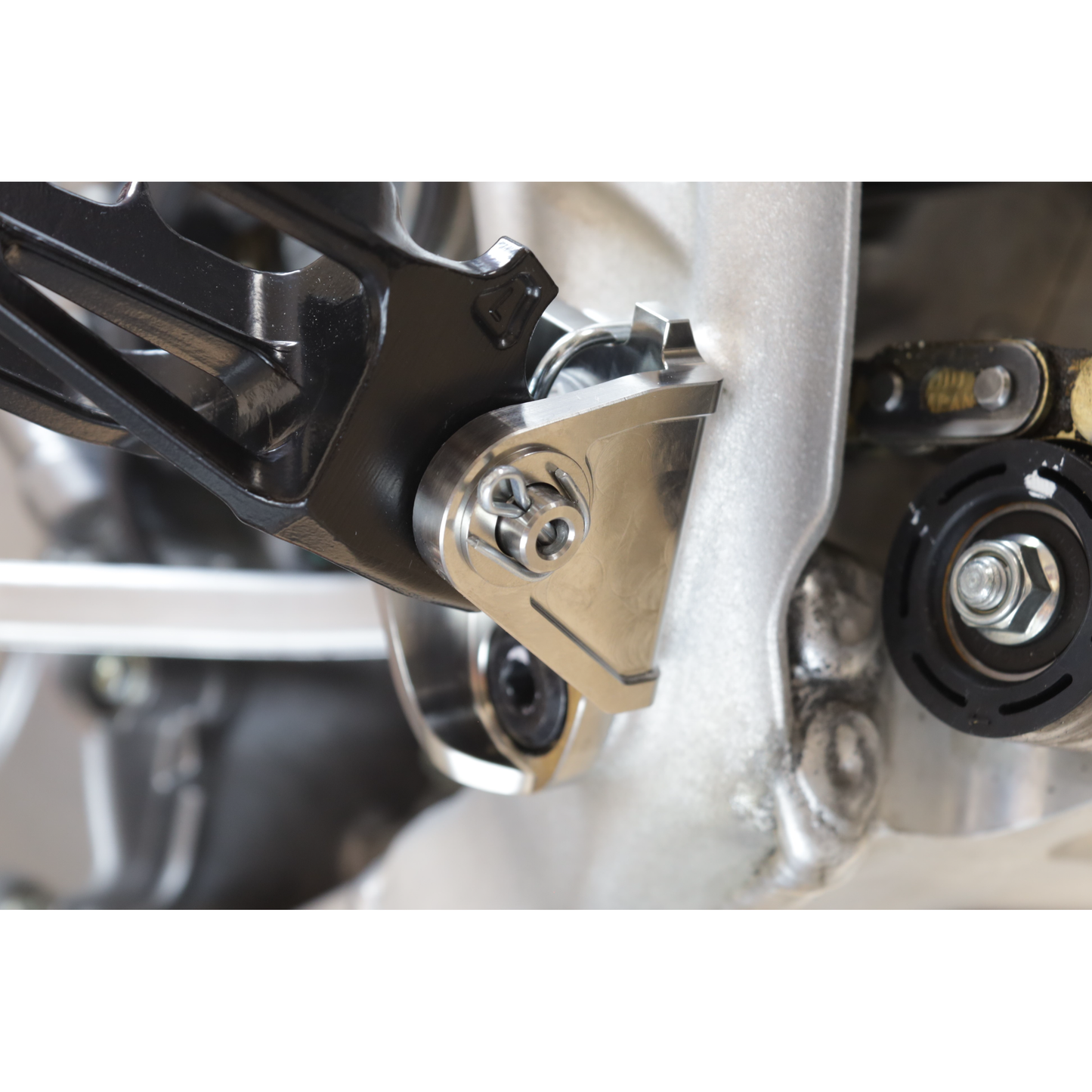 Foot Peg Mount Titanium Crf250/450