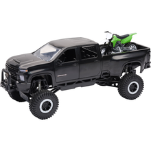 1:20 Scale Chevrolet 3500 Hd Offroad Pickup W/Grn Dirt Bike