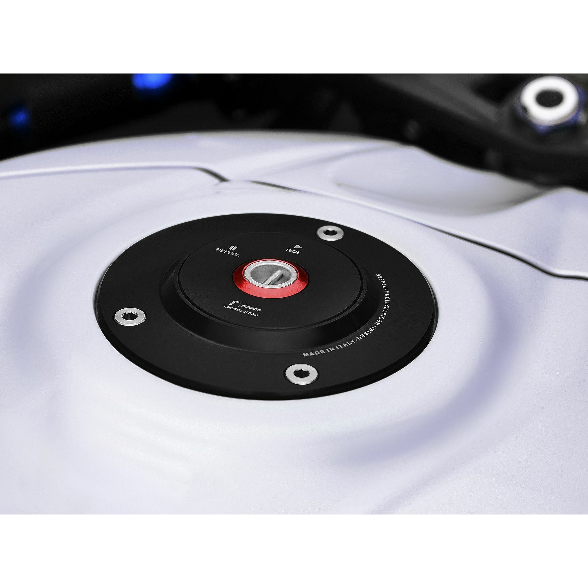 Gas Cap Locking Black Suz