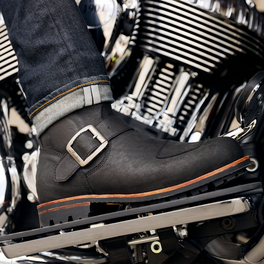 
                      
                        Indian Motorcycle Men's Classic Engineer, Black - 10-286170110
                      
                    