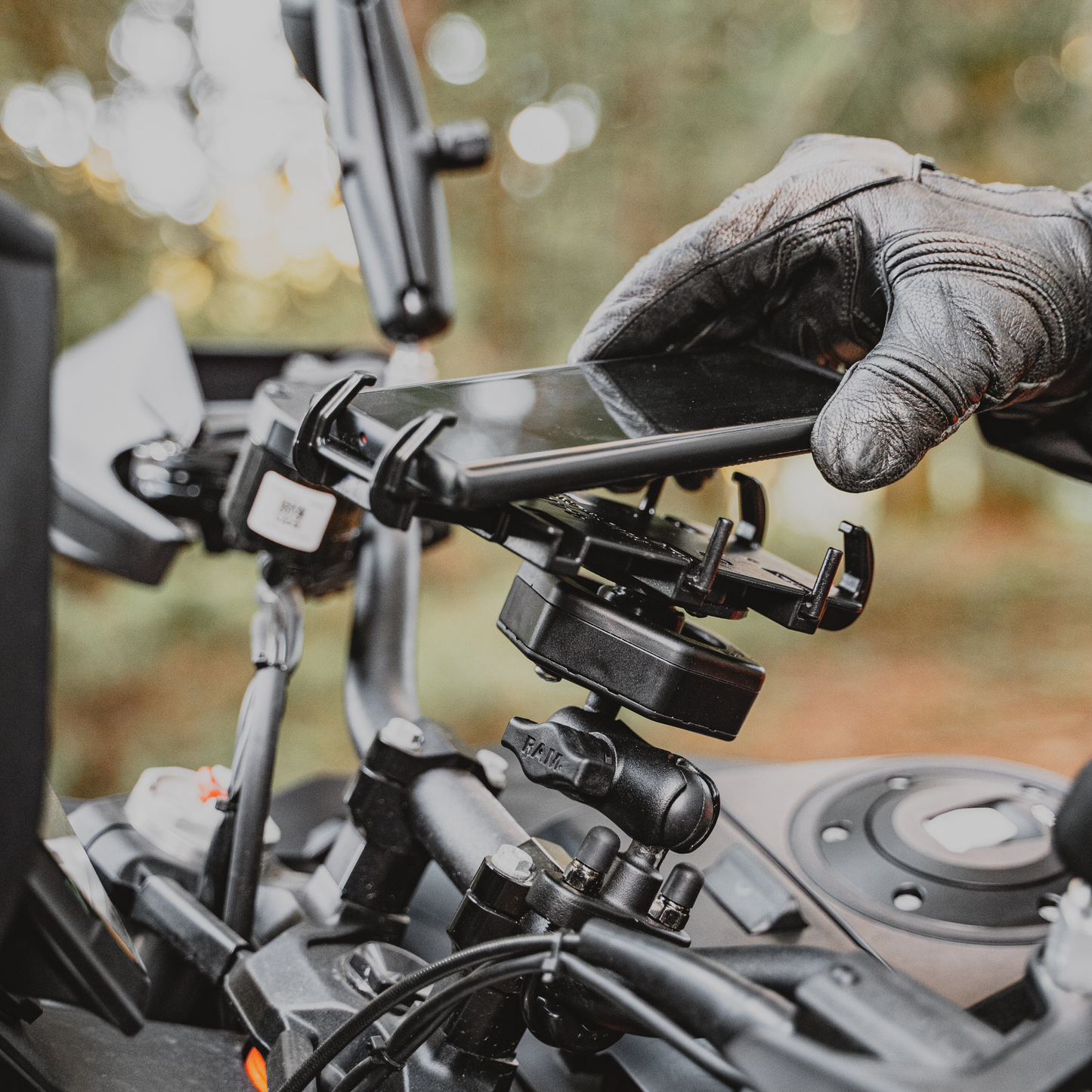 Quick Grip Xl Phone Holder With Vibe Safe Adapter & Ball